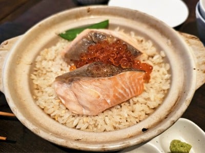 ข้าวอบแซลมอนและอิคุระ