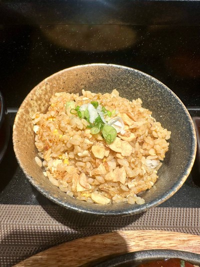 ข้าวผัดกระเทียมใส่ไข่