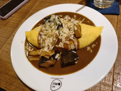 Tomato sauce with eggplant, bacon and mushroom & hayashi sauce omurice