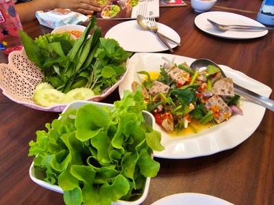 ยำหมูยอ