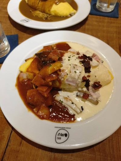 Curry Sauce Omurice with Cheese, Beacon, Eggplant, and Mushrooms