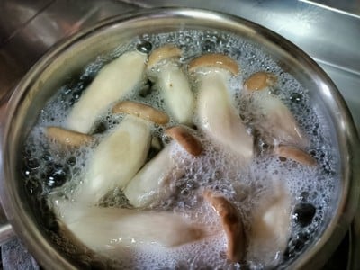 วิธีทำ เห็ดทอด (ฉบับเหมือนไก่ทอดมาก) วิธีทำ เห็ดทอด (ฉบับเหมือนไก่ทอดมาก)