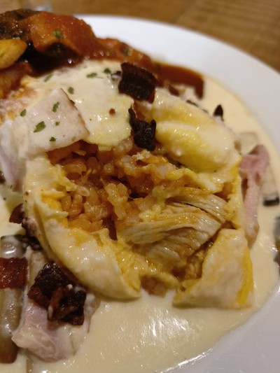 Curry Sauce Omurice with Cheese, Beacon, Eggplant, and Mushrooms