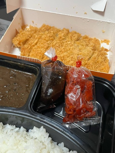 ข้าวแกงกะหรี่หมูทอดโกลด์คัตสึ