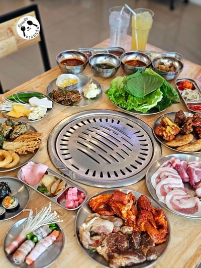 อาหาร หรือ เครื่องดื่ม