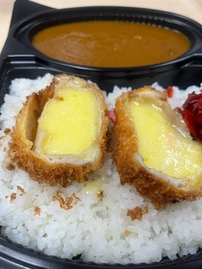 ข้าวแกงกะหรี่หมูทอดทงคัตสึชีส ไซส์ M