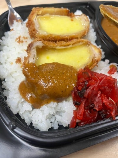 ข้าวแกงกะหรี่หมูทอดทงคัตสึชีส ไซส์ M