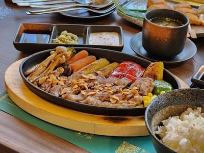 อาหาร หรือ เครื่องดื่ม