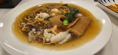 บะหมี่กรอบราดหน้าทะเล