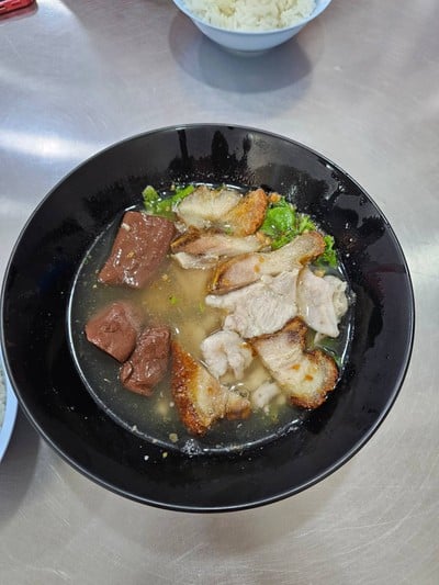 L เกาเหลาเลือดหมู พิเศษ