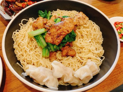 บะหมี่แห้งหมูกระเทียม