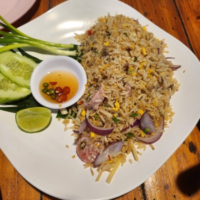 ข้าวผัดแหนม
