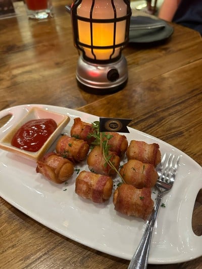 ไส้กรอกพันเบคอน