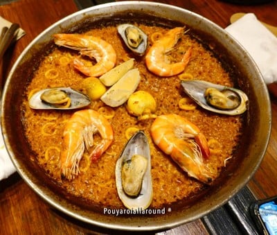 Seafood paella