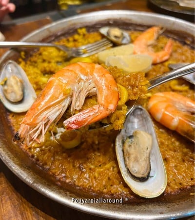 Seafood paella