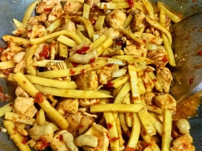 วิธีทำ ผัดกะเพราไก่ใส่หน่อไม้ วิธีทำ ผัดกะเพราไก่ใส่หน่อไม้