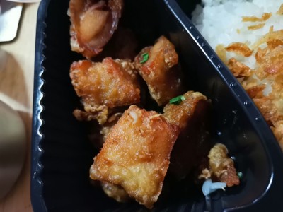 ข้าวหน้าไก่คาราอาเกะ