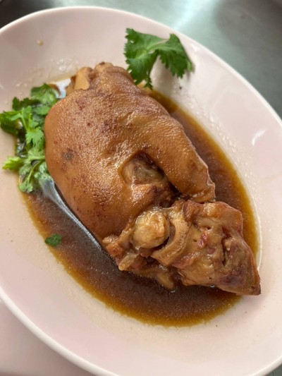 เมนูของร้าน ขาหมูเจริญแสงสีลม สีลม