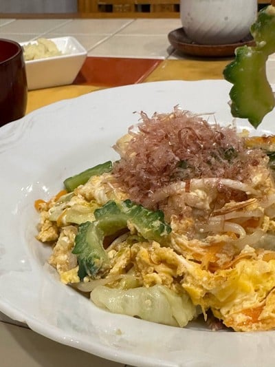 ชุดเทโชกุผัดมะระโอกินาว่า