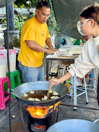 ปั้น ตัด ทอด สดใหม่ร้อนๆกันเลย