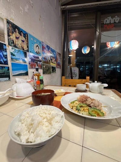 ชุดเทโชกุผัดมะระโอกินาว่า