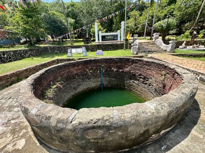 ที่วัดมีบ่อน้ำโบราณ