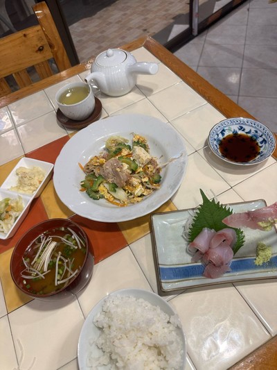 ชุดเทโชกุผัดมะระโอกินาว่า