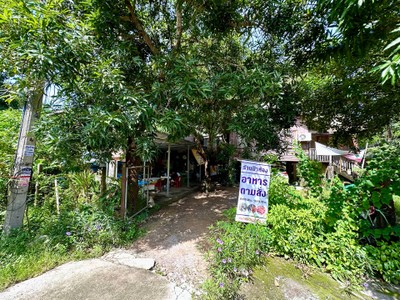 ร้านอาหารตามสั่งแบบบ้านๆ แถวสถานีรถไฟ