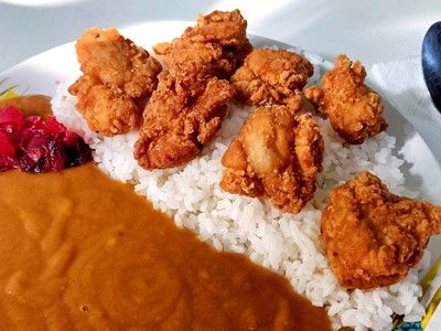 ข้าวหน้าแกงกะหรี่ไก่ทอด