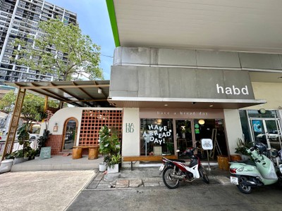 หน้าร้านอยู่ในปั๊มบางจาก