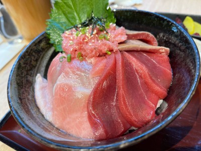 ข้าวหน้ามากุโระ 4 สี