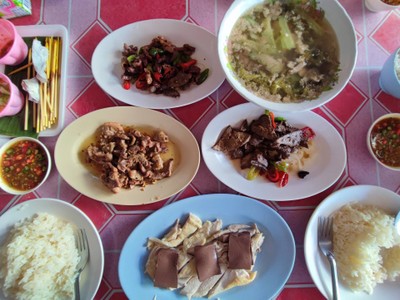 อาหาร หรือ เครื่องดื่ม