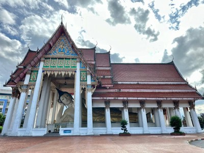 แวะสักการะพระนอนใหญ่กันด้วยนะ