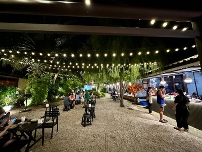 อีกหนึ่งร้านข้าวที่มองผ่านๆแล้วเหมือนร้านเหล้า 55555+