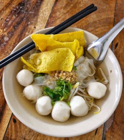 เส้นใหญ่ลูกชิ้นปลาน้ำใส