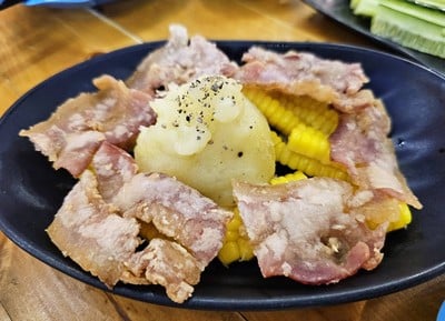 สลัดข้าวโพด เบคอน มันบด