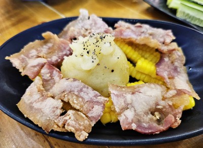 สลัดข้าวโพด เบคอน มันบด