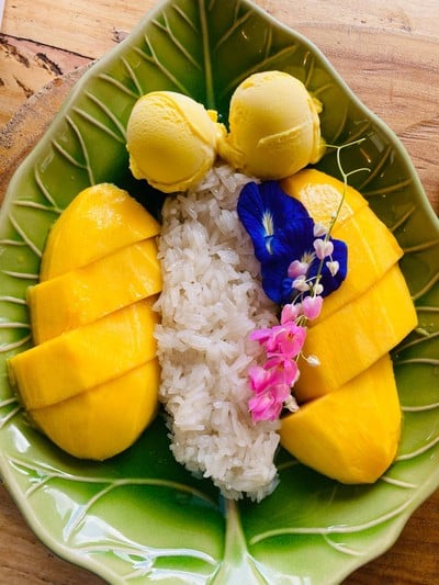 ข้าวเหนียวมะม่วงพร้อมไอศกรีมมะม่วง