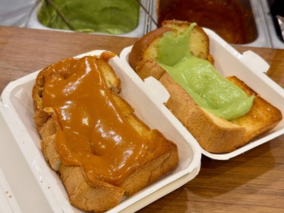 SMALL DIPPED TOASTED BREAD ขนมปังปิ้ง (ขนมปัง 2 + ซอส 2)