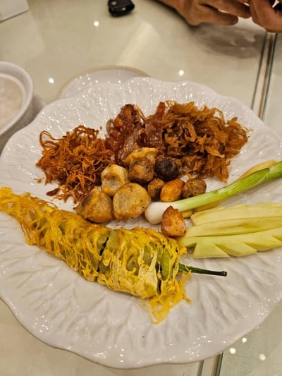 เมนูของร้าน สวนกุหลาบ ซอยอารีย์
