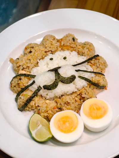 ข้าวผัดปลาแซลมอน