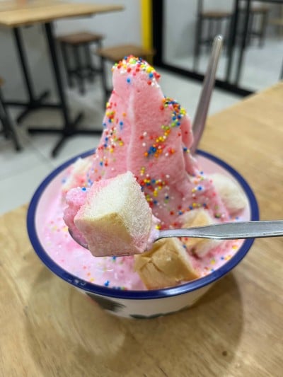 ปังเย็นนมแดง