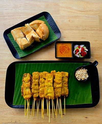 หมูสะเค๊ะย่างเตาถ่าน ไม้ใหญ่นุ่มละมุนลิ้น