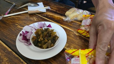 ผักกาดดองทานเล่น และใส่ข้าวซอย