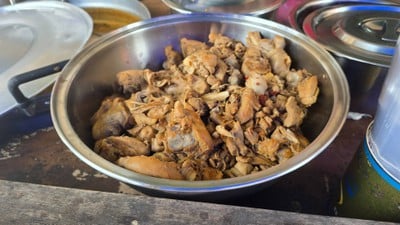 ไก่ใส่ข้าวซอย