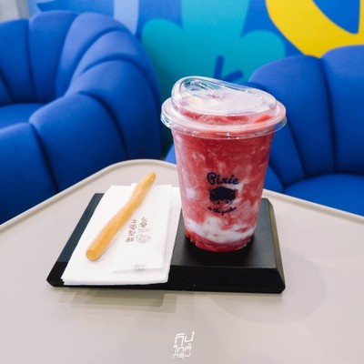 Pixie in the garden Café