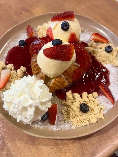 Mixed Berry with Croissant