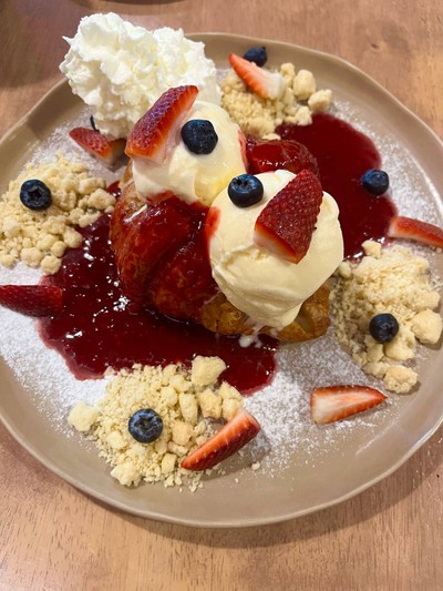 Mixed Berry with Croissant