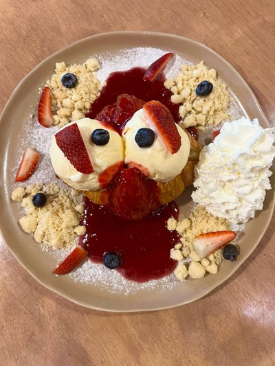 Mixed Berry with Croissant