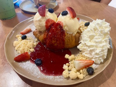 Mixed Berry with Croissant
